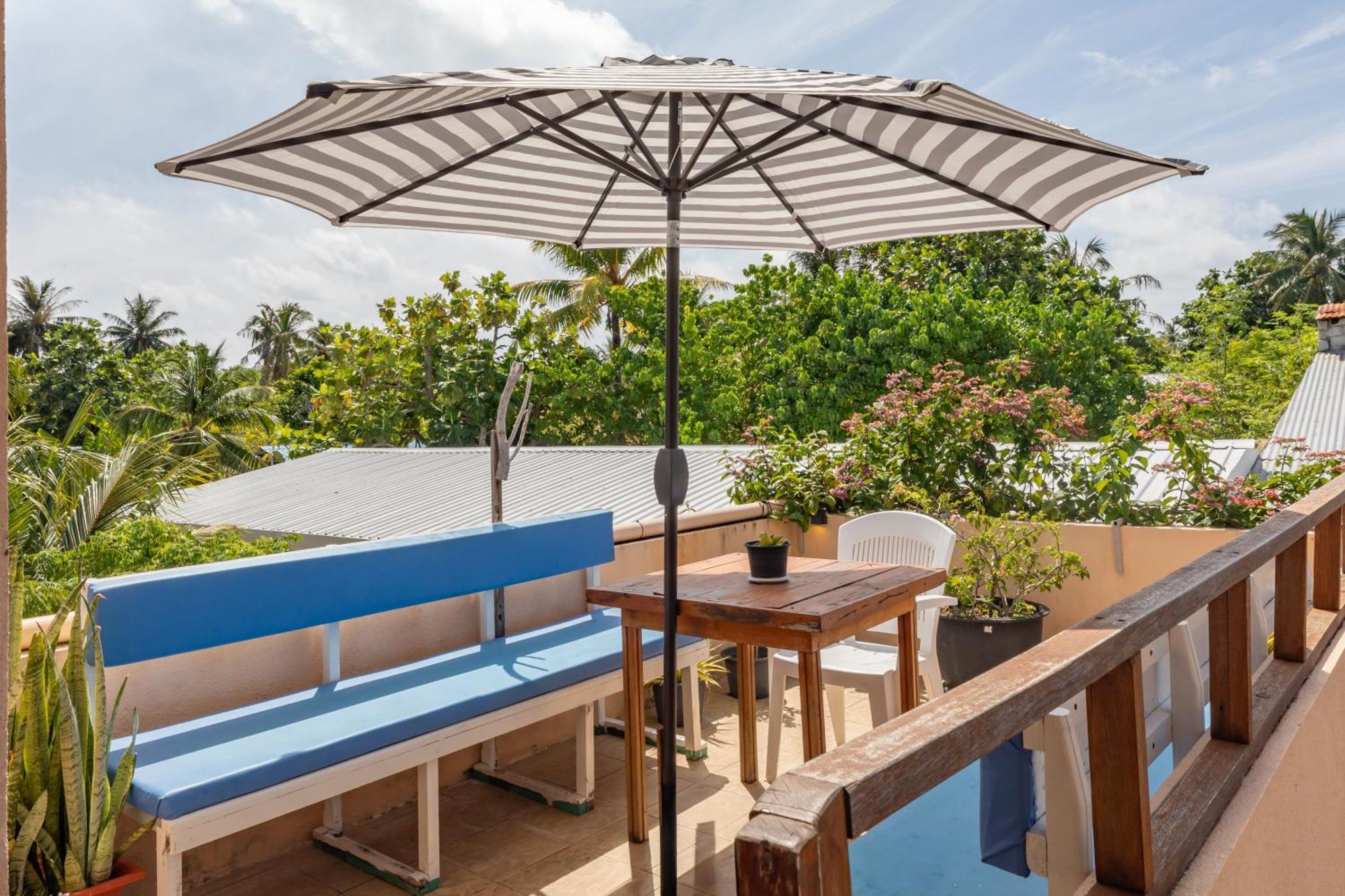 Nemo Inn Omadhoo Kültér fotó