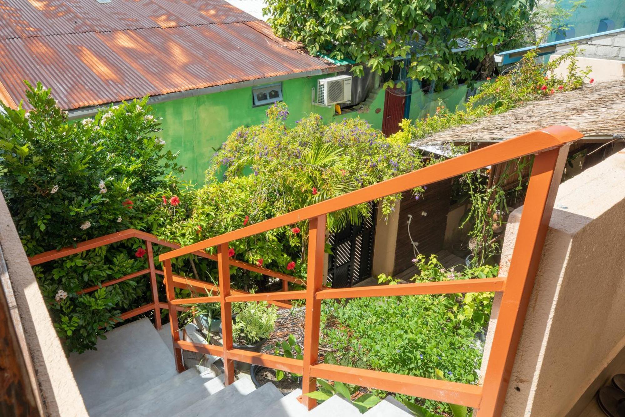 Nemo Inn Omadhoo Kültér fotó