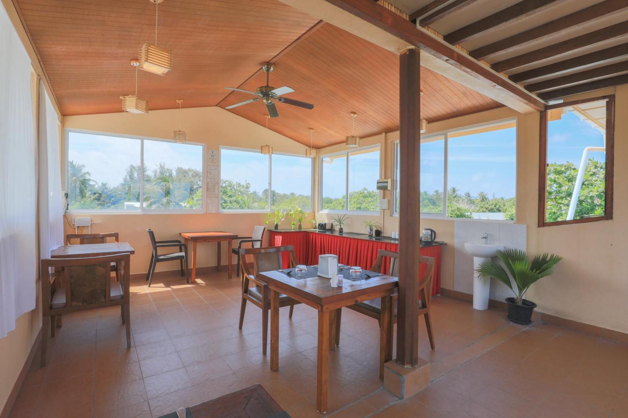 Nemo Inn Omadhoo Kültér fotó