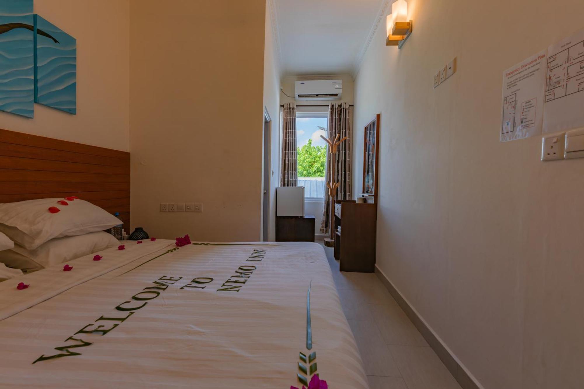 Nemo Inn Omadhoo Kültér fotó