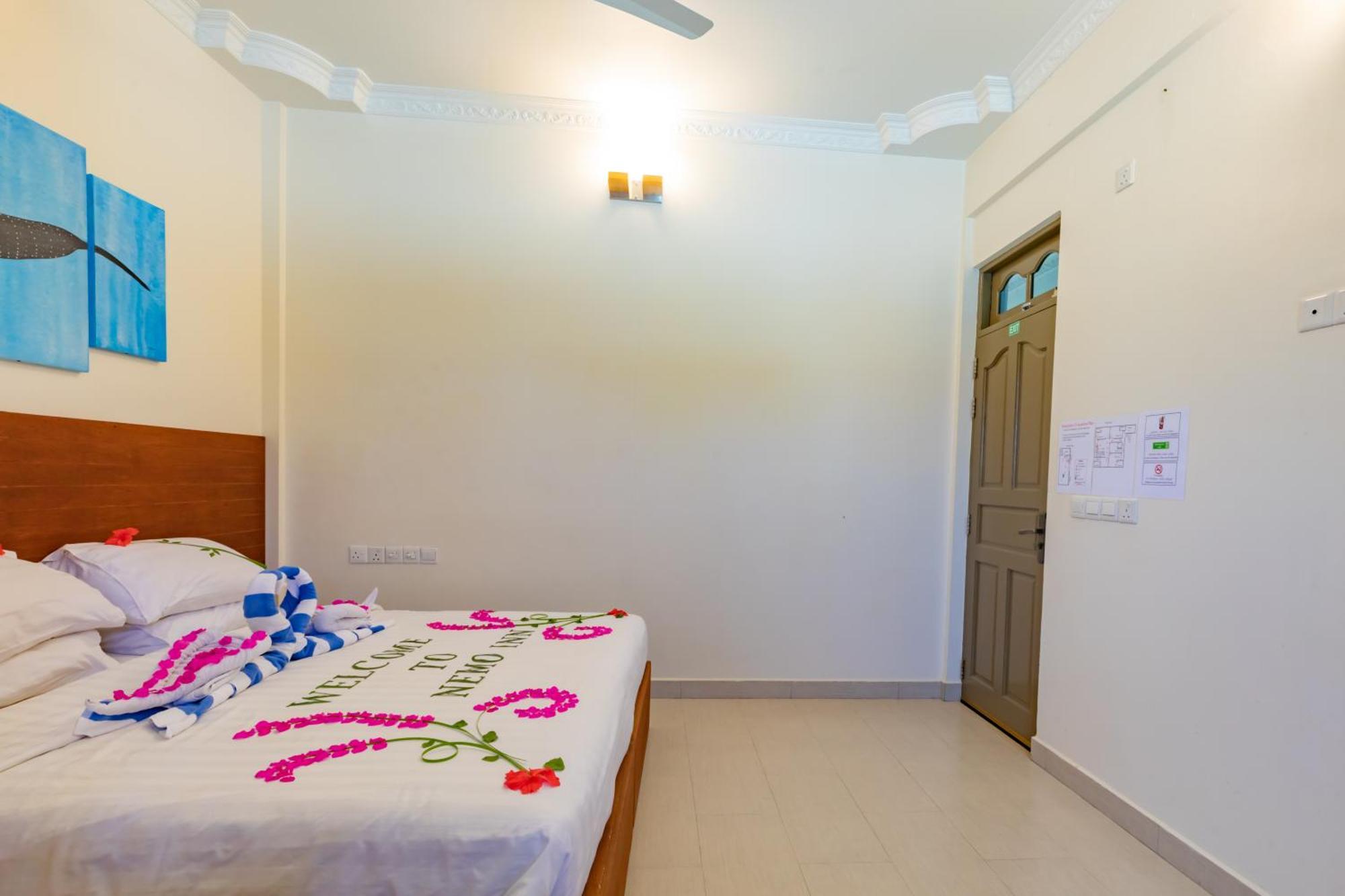 Nemo Inn Omadhoo Kültér fotó