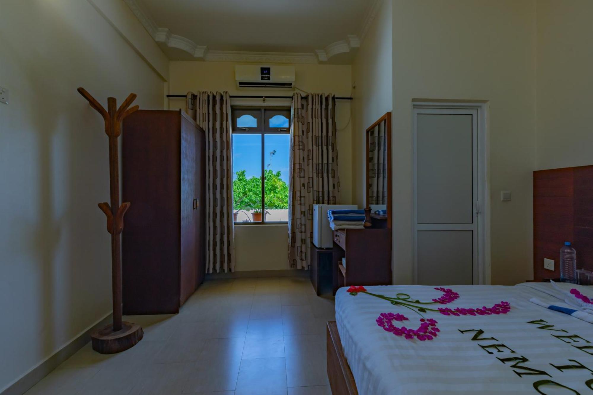 Nemo Inn Omadhoo Kültér fotó