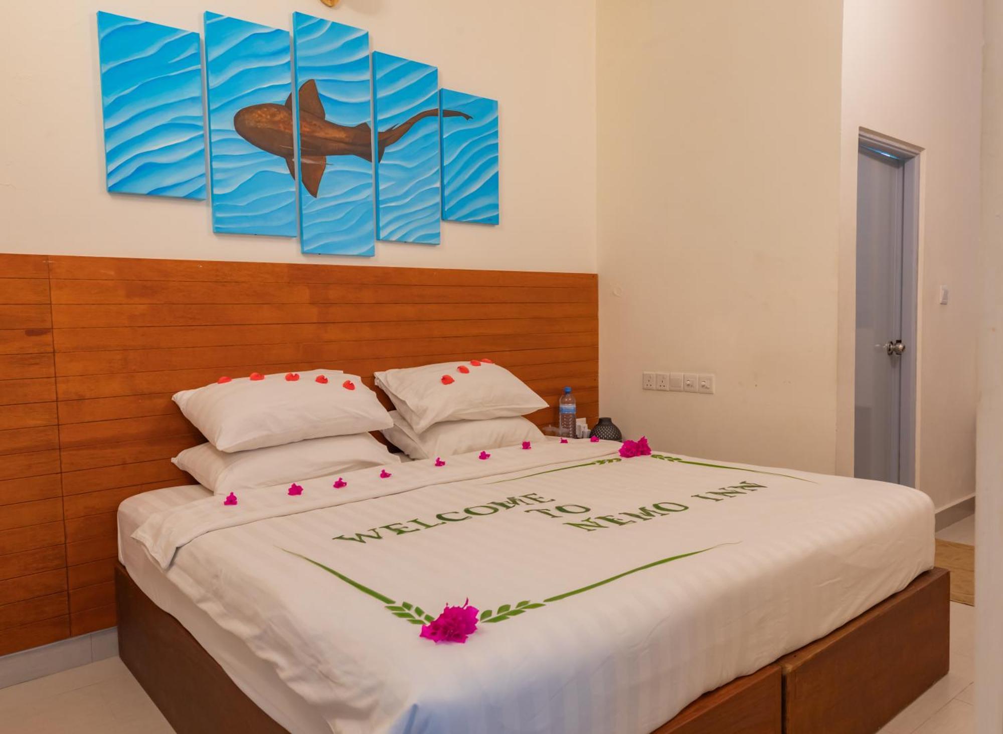 Nemo Inn Omadhoo Kültér fotó