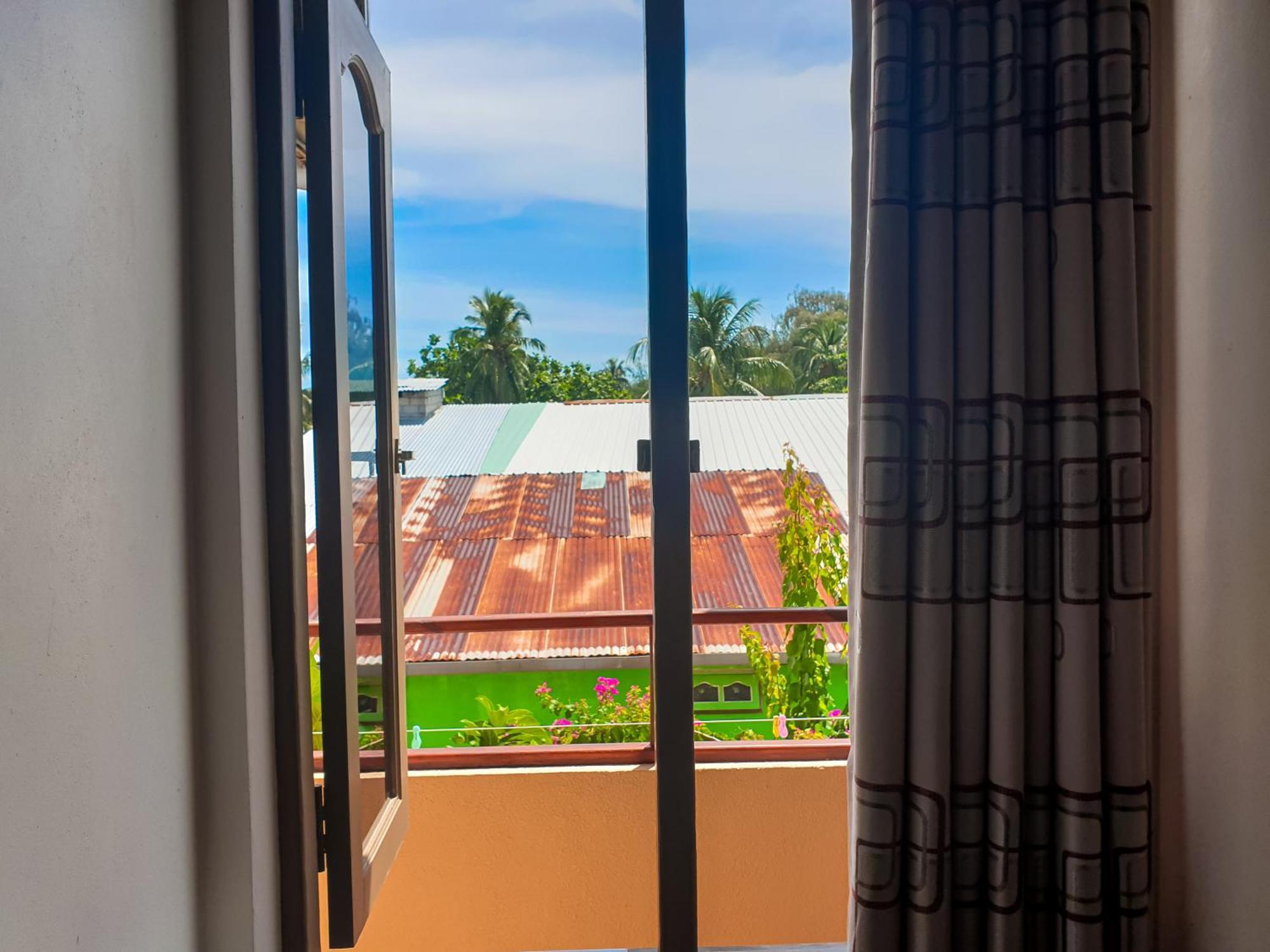 Nemo Inn Omadhoo Kültér fotó